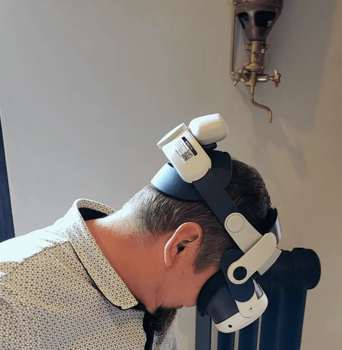 Casque Meta Quest équipé d’une sangle avec batterie supplémentaire