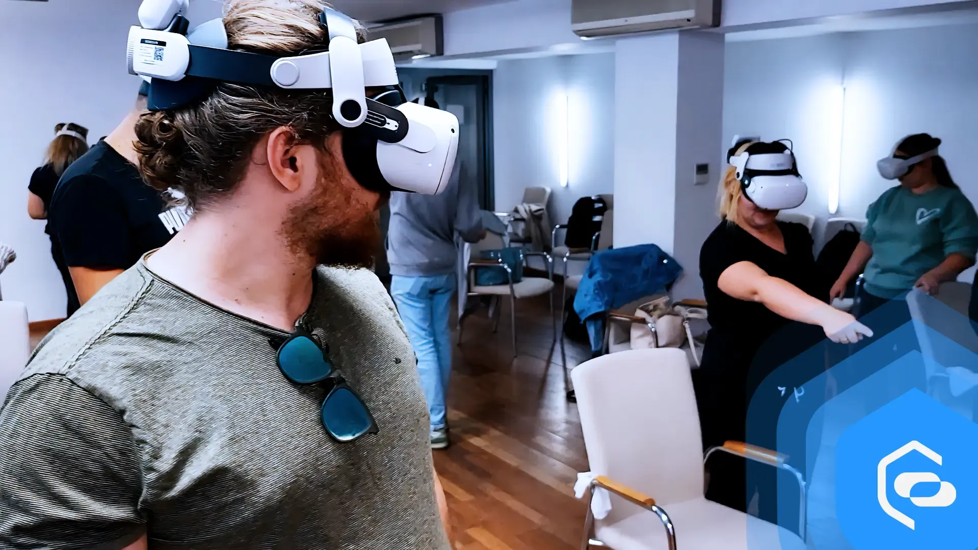 Pracownicy Kolei Mazowieckich szkolą się w VR z gaszenia pożaru w pociągu