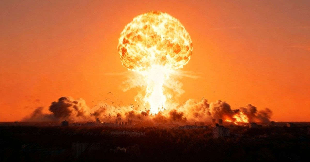 Atompilz über einer Stadt in der VR-Simulation Atomangriff.