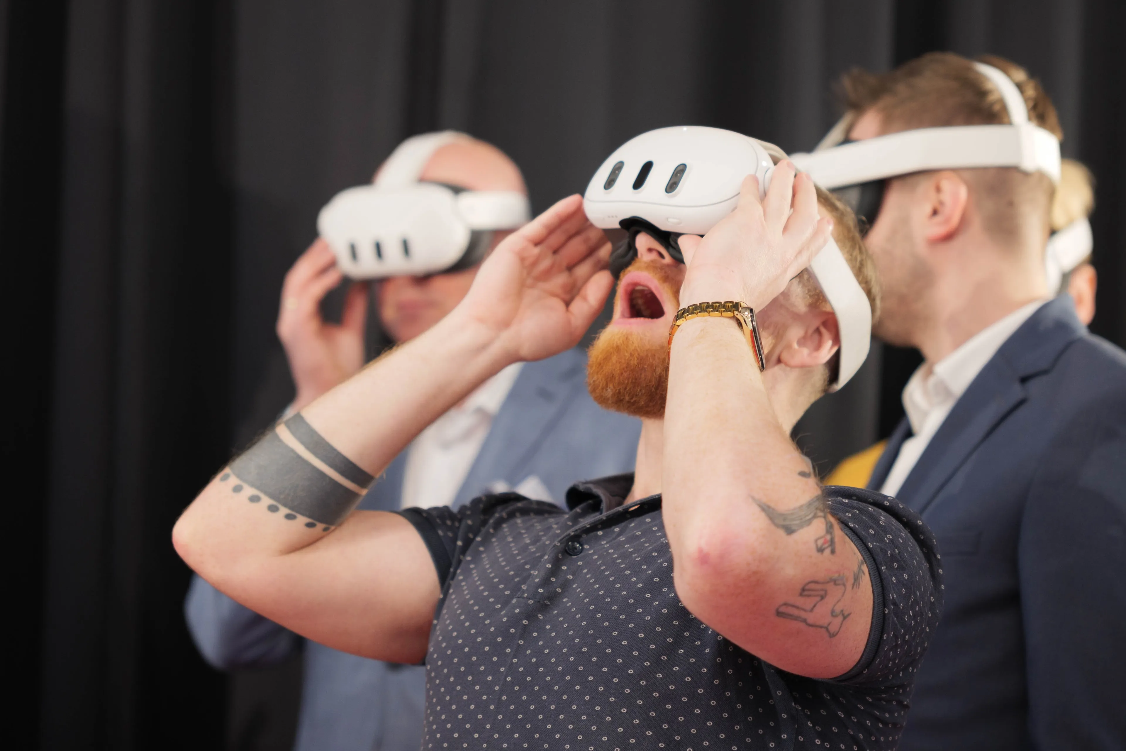 Teilnehmende mit VR-Brillen während einer Zivilschutzschulung
