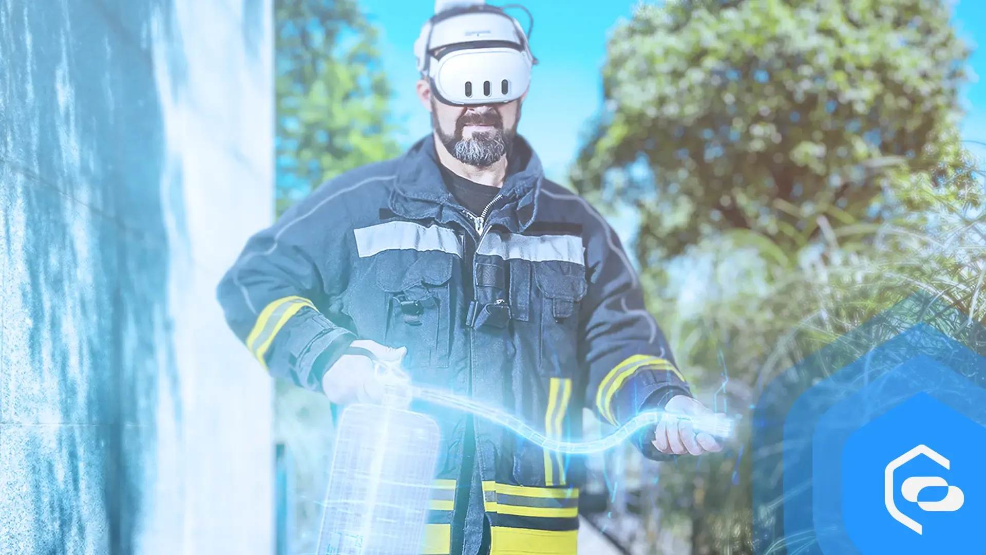 Un pompier suit une formation en VR en extérieur