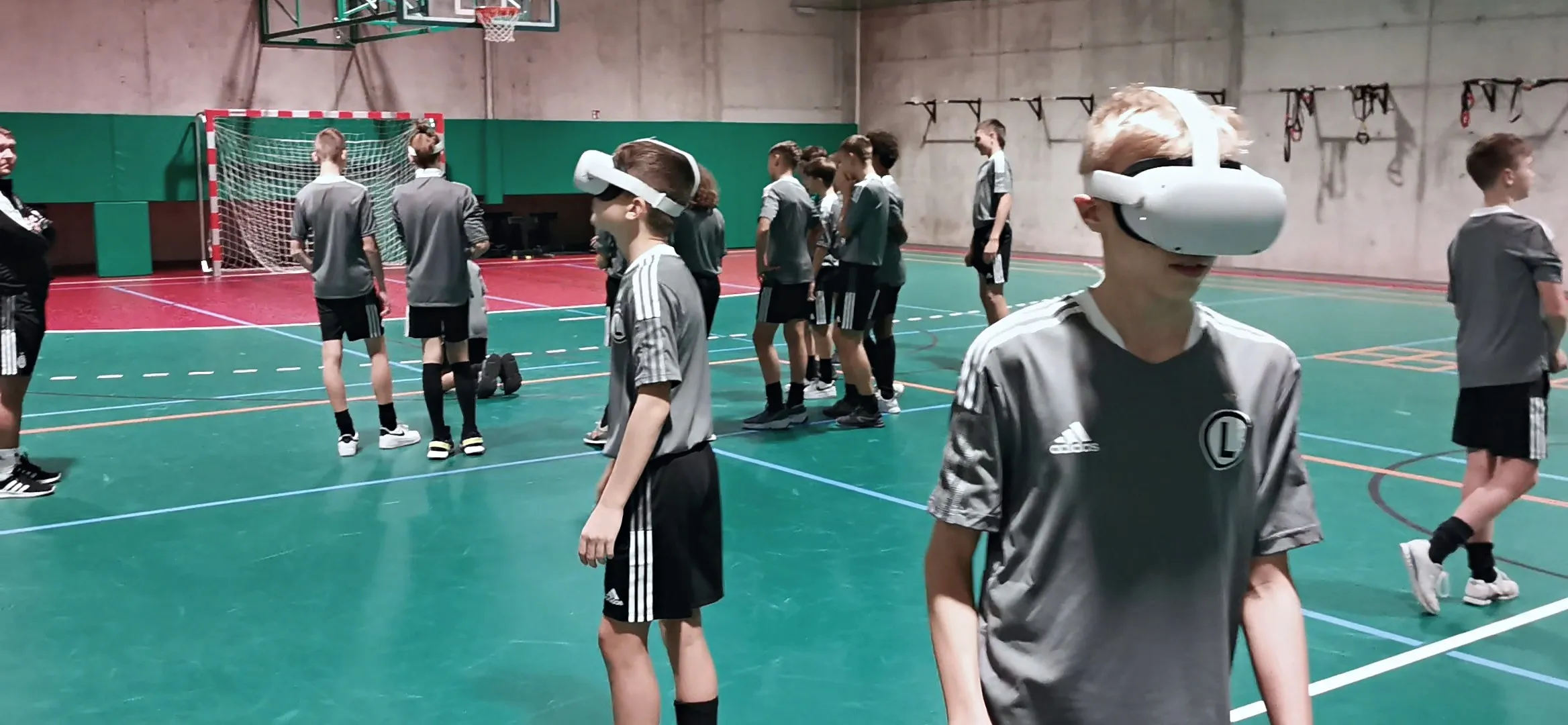 Formation aux premiers secours en VR dans un stade virtuel